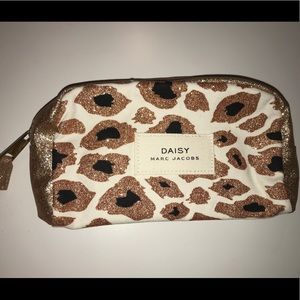Marc Jacobs Daisy makeup bag